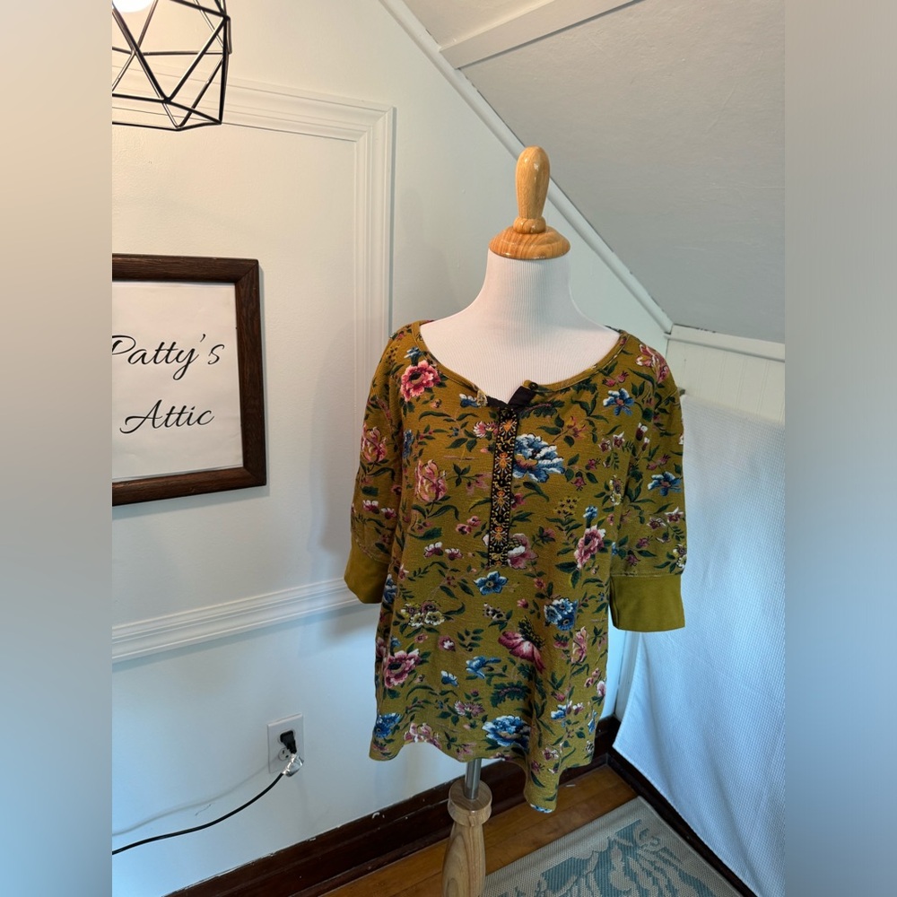 Like new Sundance top!